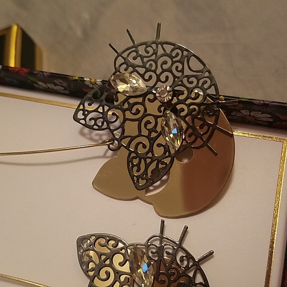 Cat dangle earrings new in box - Picture 3 of 3